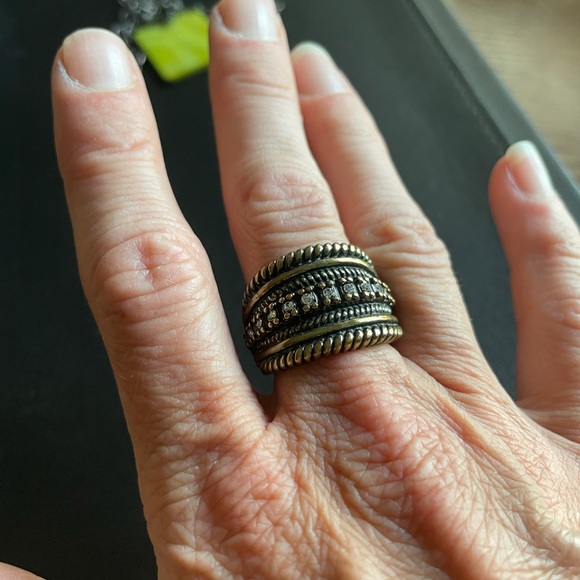 Premier ring - Picture 1 of 1